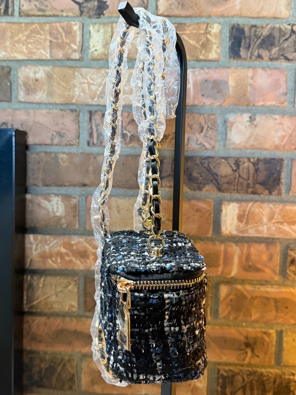 bebe Black and White Tweed Mini Crossbody with Gold Chain NWT MSRP $59 - Picture 3 of 6